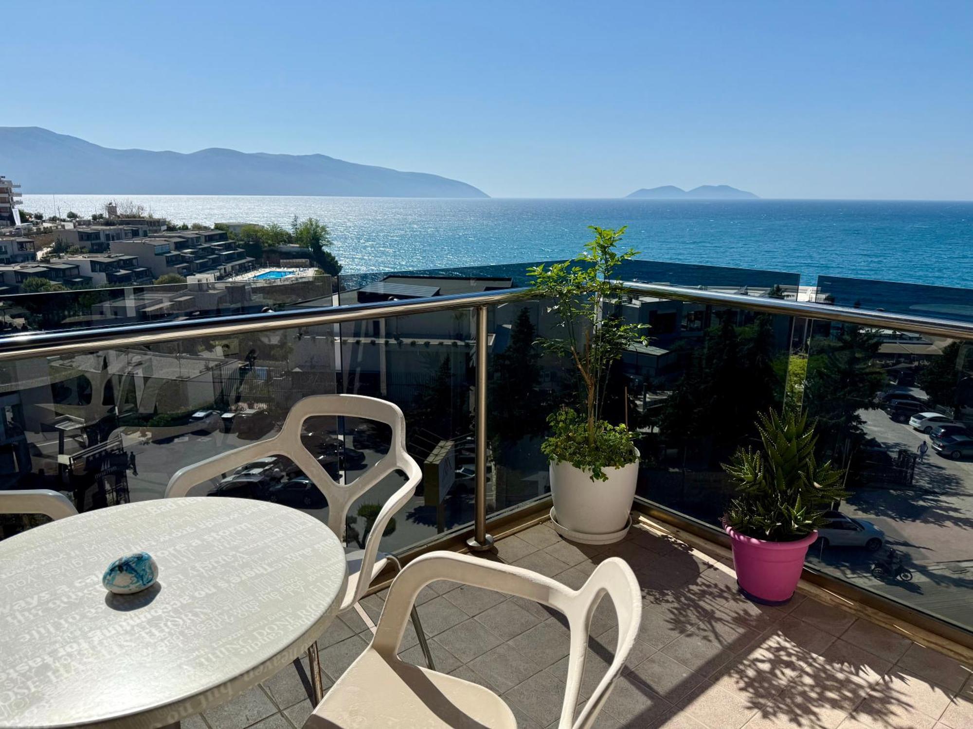 Spectacular Seaview Apartment Vlorë Buitenkant foto