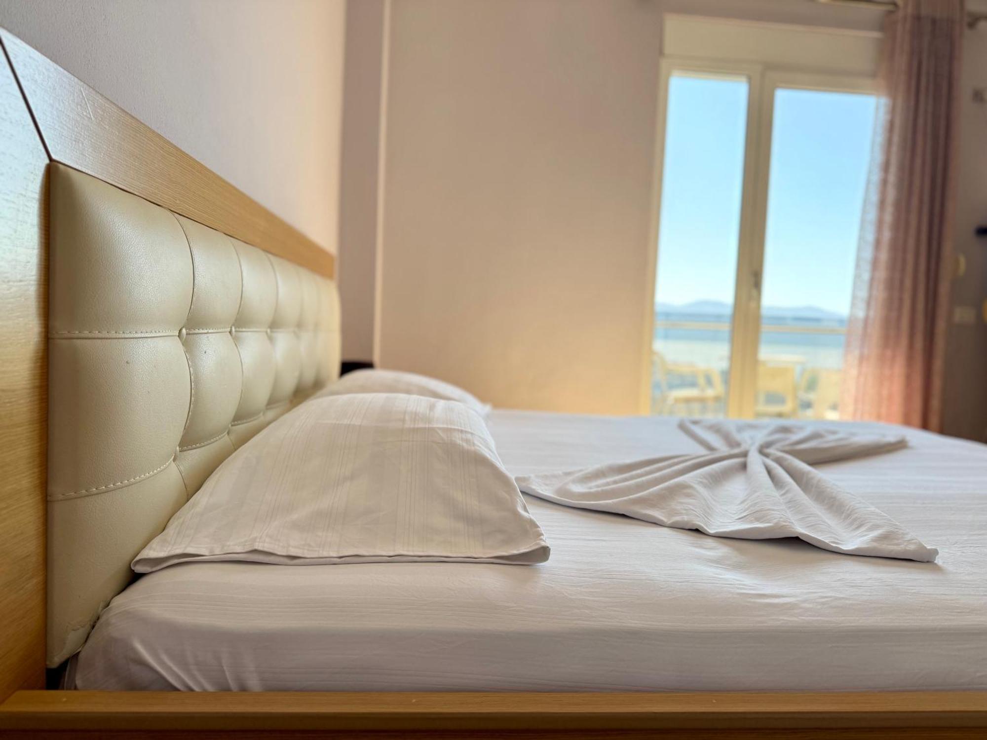 Spectacular Seaview Apartment Vlorë Buitenkant foto