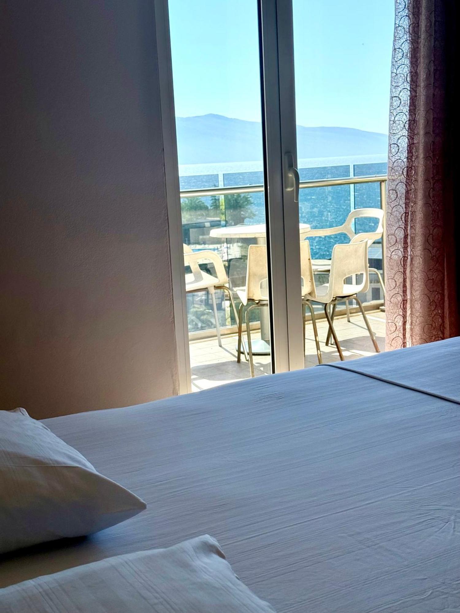 Spectacular Seaview Apartment Vlorë Buitenkant foto