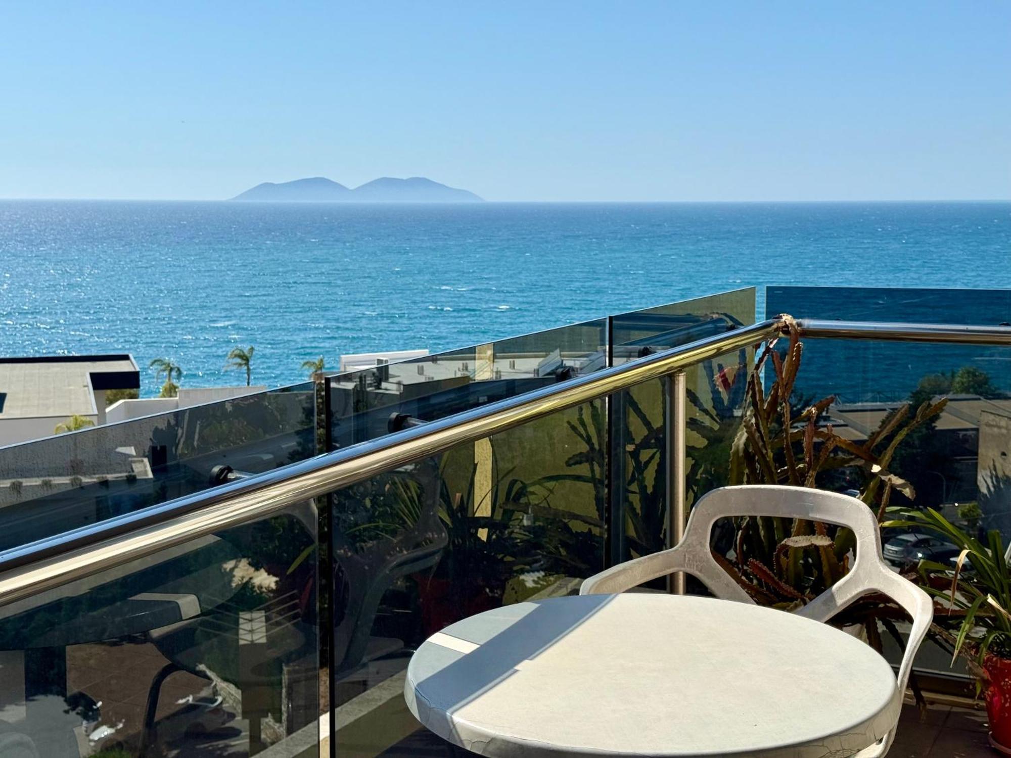 Spectacular Seaview Apartment Vlorë Buitenkant foto